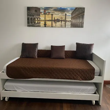 Piccolo Flat Near Venice Apartment